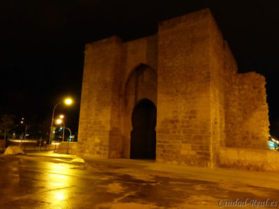 Puerta de Toledo, murallas y Torreón del Alcazar (Ciudad Real)