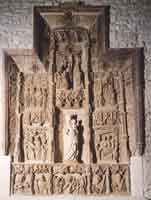 Retablo en alabastro, con escenas de la vida de la Virgen, en la capilla del canónigo Coca de la parroquia de San Pedro (s. XV).